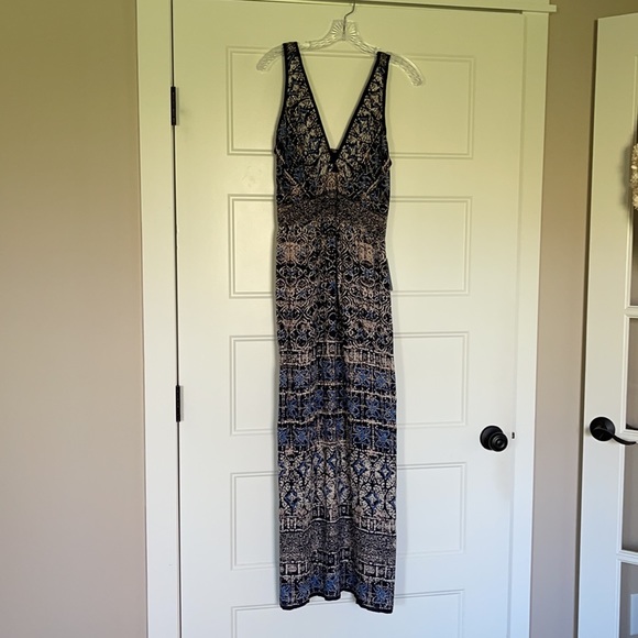 Angie V-Neck Sleeveless Maxi Dress Women’s Medium Navy/Beige - Picture 5 of 14